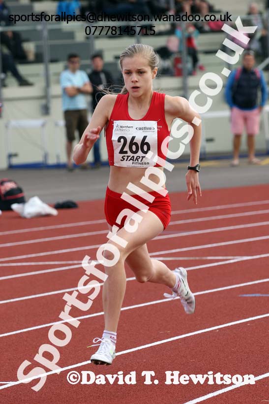 Under-15 girls 800 metres. Photo: David T. Hewitson/Sports for All Pics